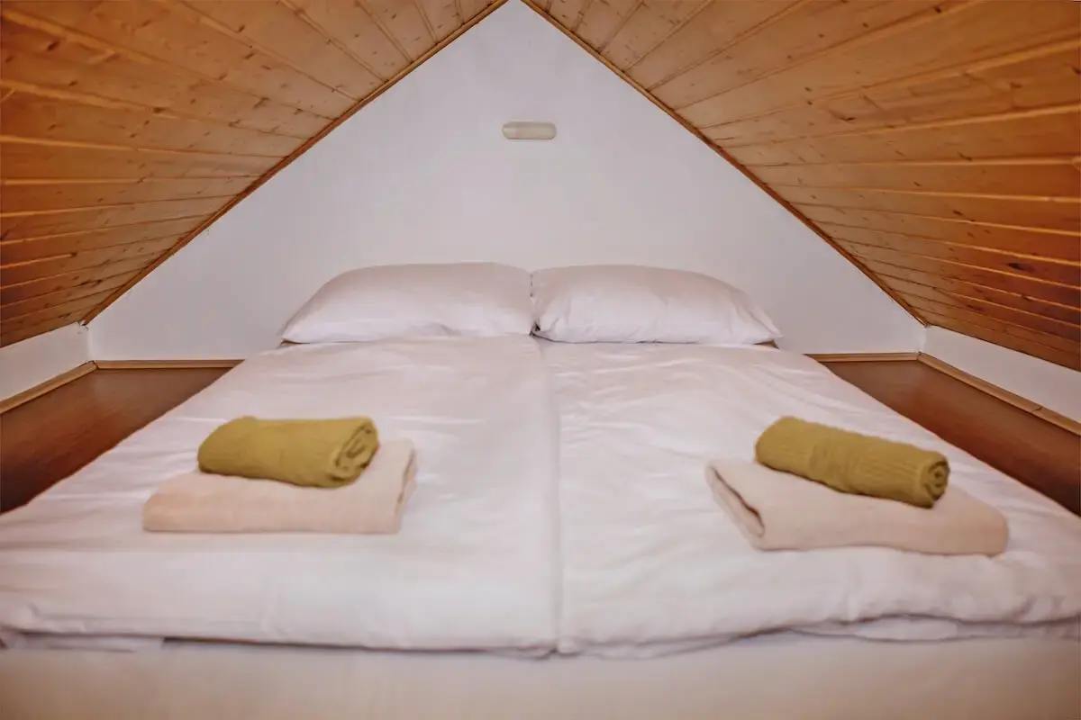 Glamping chata Milčinka v Kokořínském údolí